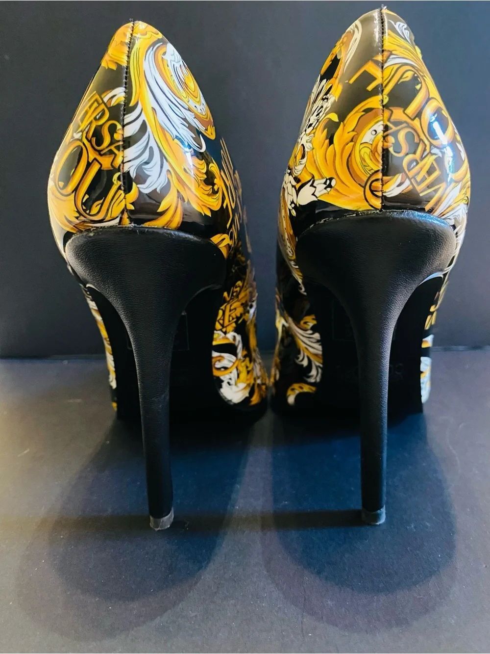 🛍️ VERSACE JEANS COUTURE AUTHENTIC BAROQUE PRINT TOE CAP STILETTO PUMPS NWOT - Picture 8 of 17